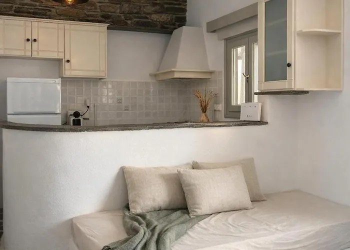 Lithari Traditional * Agios Sostis (Tinos)